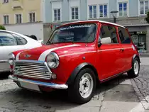 MINI-Scene-International, prangert als Aufschrift an der Windschutzscheibe; 130512