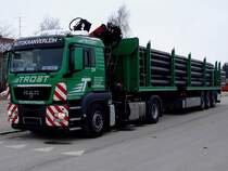 MAN TGS18.440 von TROST-Traisen, hat eine Ladung Rohre f�r die Geothermie Ried herangebracht; 130402