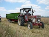 IHC 745 S mit Anhnger auf einem Stoppelfeld in der Gemarkung von 36039 Fulda-Dietershan am 15.07.08 