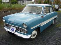 Ford Taunus 12M G13 der vierten Serie. 1959 - 1962. Die vierte Serie war die letzte der Baureihe G13, die bereits 1952 vorgestellt wurde. Den Modellen der Serie 4 fehlte die Weltkugel an der Motorhaube. Die Modelle der 4. Serie konnten wahlweise mit einem 1.2l Motor mit 38 PS oder einem 1.5l Motor mit 55 PS geordert werden. Der abgelichtete G13 war aus D�nemark zum 36. Alt-Ford-Treffen nach Essen angereist. 12.05.2013.