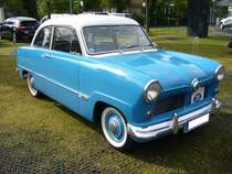 Ford Taunus 12M G13 der ersten Serie, gebaut von 1952 - 1955. Das im Volksmund  Weltkugeltaunus  genannte Modell G13 wurde mit verschiedenen Facelifts bis 1962 produziert. Der 4-Zylinderreihenmotor leistet 38 PS aus 1.172 cm� Hubraum. Alt-Ford-Treffen in Essen am 12.05.2013.