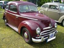 Ford Taunus G93 A Spezial Limousine. 1951 - 1952. Der auch Buckeltaunus genannte G93 A basierte auf dem Vorkriegstaunus und wurde ab 1948 gebaut. Alt-Ford-Treffen in Essen am 12.05.2013.