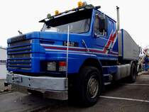 SCANIA-142 dient einem Schaustellerunternehmen; 130407