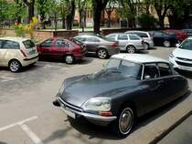 CITROEN-DS hat in Zagreb einen Parkplatz ergattert; 130420