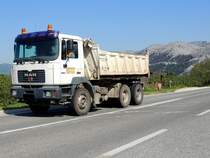 MAN 27.414 mit Kipperaufbau im Bereich Vrgorac(Kroatien); 130424