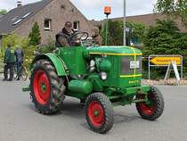 Ein Deutz tuckert durch Aldekerk, 13.5.12