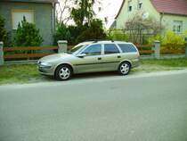 Dies ist ein Opel Vectra B Combi. Dieser wurde aufgetunt. Gesehen am 23.04.07.