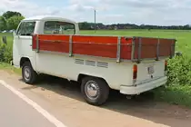 VW  Bulli  T2 Pritschenwagen in Aldekerk, 13.5.12