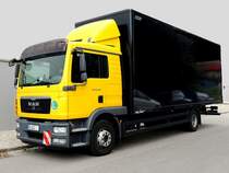 MAN TGM 15.250, ist mit Equipment fr die Kastelruther-Spatzen beim Rieder Veranstaltungszentrum eingetroffen; 130523