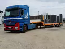 ACTROS 1850 von Wagenstetter mit Tiefladeauflieger; 130523