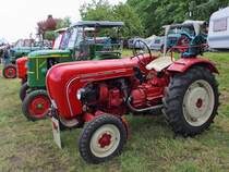 Porsche Diesel Standard 218
Baujahr 1959, 25 PS, 2500/min, 1644 ccm, 2300 kg

Treckertreff Aldekerk, 13.5.12   