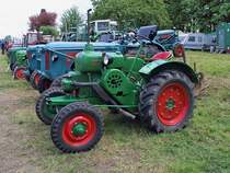 Auch wenn Kaelble drauf steht, ist es laut Typenschild ein Allgaier A22.
Baujahr 1950, 22 PS, 1500/min, 1840 ccm, 1600 kg.

Treckertreff Aldekerk, 13.5.12   