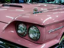 Detailaufnahme eines Ford Thunderbird Convertible (1958). Der Blinker ist besonders interessant! Gesehen in dem Musaum  Auto und Technik  in Sinsheim. Datum: 17.11.2012