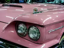 Detailaufnahme eines Ford Thunderbird Convertible (1958). Der Blinker ist besonders interessant! Gesehen in dem Musaum  Auto und Technik  in Sinsheim. Datum: 17.11.2012