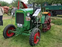 Deutz  Bauernschlepper  F1M 414, Baujahr 1939, restauriert 1997-1999.
Motor: 11 PS, 1100 ccm, 1550/min, 8 km/h.
Besonderheiten: Klappgreifer f�r die R�der, original M�hwerk

Treckertreff Aldekerk, 13.5.12 
