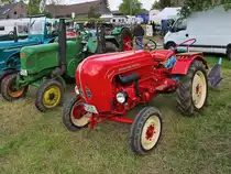 Porsche Diesel Junior 108 K, Baujahr 1958.
Viertakt-Diesel, 1 Zylinder, 14 PS bei 2250/min, 822 ccm, 20 km/h

Treckertreff Aldekerk, 13.5.12