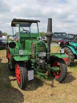 Ein sehr gepflegter Le Percheron, Lizenz-Nachbau des Lanz Bulldog 7506 von SNCAC.
Baujahr 1936, 4800 ccm, 25 PS, 2700 kg.

Treckertreff Aldekerk, 13.5.12 