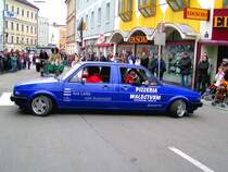 Hoppala! was ist denn das, bzw. wo ist Hinten und Vorne??
umgebaute  Golf´s  beim Faschingsumzug in Ried i.I. 070211