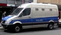 Ein Mercedes Benz Sprinter der Polizei Frankfurt am 31.05.13 