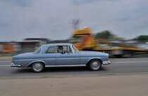 Mitzieher Mercedes Benz 220SE, W111 (?) aufgenommen in Alsdorf Rheinl. am 31.5.2013
