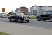 Mitzieher eines Mercedes Panton Coupe´, am 31.5.2013 in Alsdorf Rheinl.