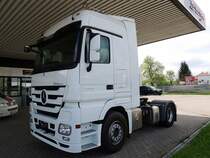 ACTROS-1844 wartet beim Beschriftungszentrum Ried auf seine Verschnerung; 130428