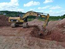 CAT 319 D bei letzten Arbeiten f�r die Laugenleitung der K&S in der Gemarkung von 36100 Petersberg-Marbach