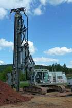 ABI-Ramme TM 14 der Firma  KASSECKER  steht an der Laugenleitungsbaustelle der K&S in der Gemarkung von 36100 Petersberg-Marbach, Juni 2013