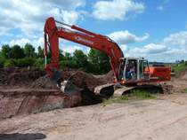 Liebherr-Bagger der Firma  VORWERK  an der MIDAL-Pipelinebaustelle in 36100 Petersberg-Marbach, Juni 2013
