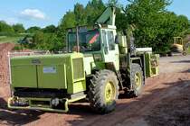 MB Trac 1000 als mobile Schwei�anlage der Firma  SCHRANDT  an der Laugenleitung von K&S in der Gemarkung von 36100 Petersberg-Marbach, Juni 2013