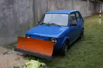 Schneer�umfahrzeug f�r die Parkpl�tze im Dom Muzyka in Danzig.
Offensichtlich wurde hier ein kleiner Polski Fiat Zweck entfremdet 
umgebaut. Hoffendlich schafft er im Winter auch die  Schneemassen ?!