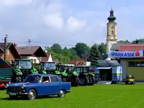 PEUGEOT-404, trifft in Andorf zur Oldtimerausstellung ein; 130518