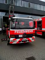 Mercedes Benz Atego Drehleiterwagen der Berufsfeuerwehr Frankfurt am 15.06.13 beim Tag der Offenen T�r 