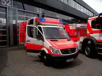 Mercedes Benz Sprinter RTW der Berufsfeuerwehr Frankfurt am 15.06.13 beim Tag der Offenen T�r 
