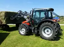 Same Explorer 90, der 90PS Allradschlepper mit hydr.Frontgabel bei der Heuernte, Juni 2013