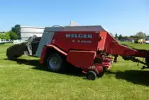Welger D4000, Quaderballenpresse bei der Heuernte, Juni 2013