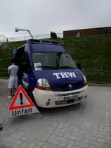 Renault Master Mannschaftswagen von THW am 15.06.13 beim Tag der Offenen T�r