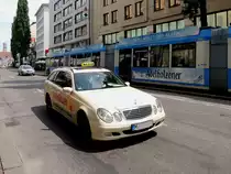MB-TAXI kutschiert Fahrg�ste durch die M�nchener Innenstadt; 130607