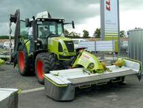 Claas Arion 620 mit Front- und Heckm�hwerk ausgestellt am  Tag der offenen T�r  anl. Neuer�ffnung der CLAAS-Niederlassung in H�nfeld-Michelsrombach, Juni 2013