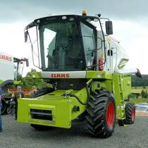 Claas AVERO 240 ausgestellt am  Tag der offenen T�r  anl. Neuer�ffnung der CLAAS-Niederlassung in H�nfeld-Michelsrombach, Juni 2013