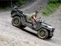 Red Head Stepchild - Mutt M1-51, absolvierte beim 2. WK-II Camp in Ampflwang eine rasante Gel�ndefahrt; 130622