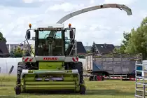 Zur Wirtschaftsmesse ausgestellter Claas Jaguar 890 mit Feldh�cksler Claas 300 HD. - 23.06.2013