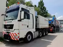 MAN TGX41.680 V8 von DB-Schenker hat eine Lokomotive am Tieflader zur Transport-Logistic2013 nach M�nchen gebracht; 130607