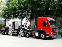 VOLVO-FM460 der Suttonsgroup mit begehbaren Tankcontainerauflieger, anl�sslich der Transport-Logistic2013; 130607
