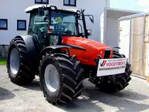 SAME Explorer� 105, 102PS, H�chstgeschw. 40km/h ist bei einer Gewerbeschau ausgestellt; 130518