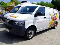 VW-T5 hat Schaumrollen zu einer Kirtagsveranstaltung geliefert; 130518