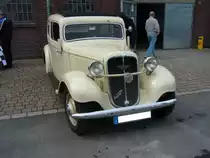 Hanomag Kurier. 1934 - 1938. Kurier ist die Modellbezeichnung f�r den luxuri�ser ausgestatteten Hanomag Garant. Der 4-Zylinderreihenmotor leistet 23 PS aus 1.097 cm� Hubraum. Die Ganzstahlkarosserie wurde bei Ambi-Budd in Berlin gepresst. Oldtimertreffen an der Alten Dreherei in M�lheim an der Ruhr am 23.06.2013.
Auch hier stimmt die Kategorie nicht!