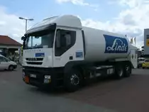 Am 27.Juni 2013 stand dieser IVECO auf einem Parkplatz an einem Supermarkt in Bergen/R�gen.