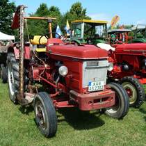 Renault Junior, gesehen bei der Oldtimerausstellung in Karlsdorf-Neuthard im Juni 2013