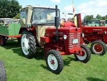 IHC 326 steht auf dem Ausstellungsgel�nde beim Sommerfest in Karlsdorf-Neuthart, Juni 2013